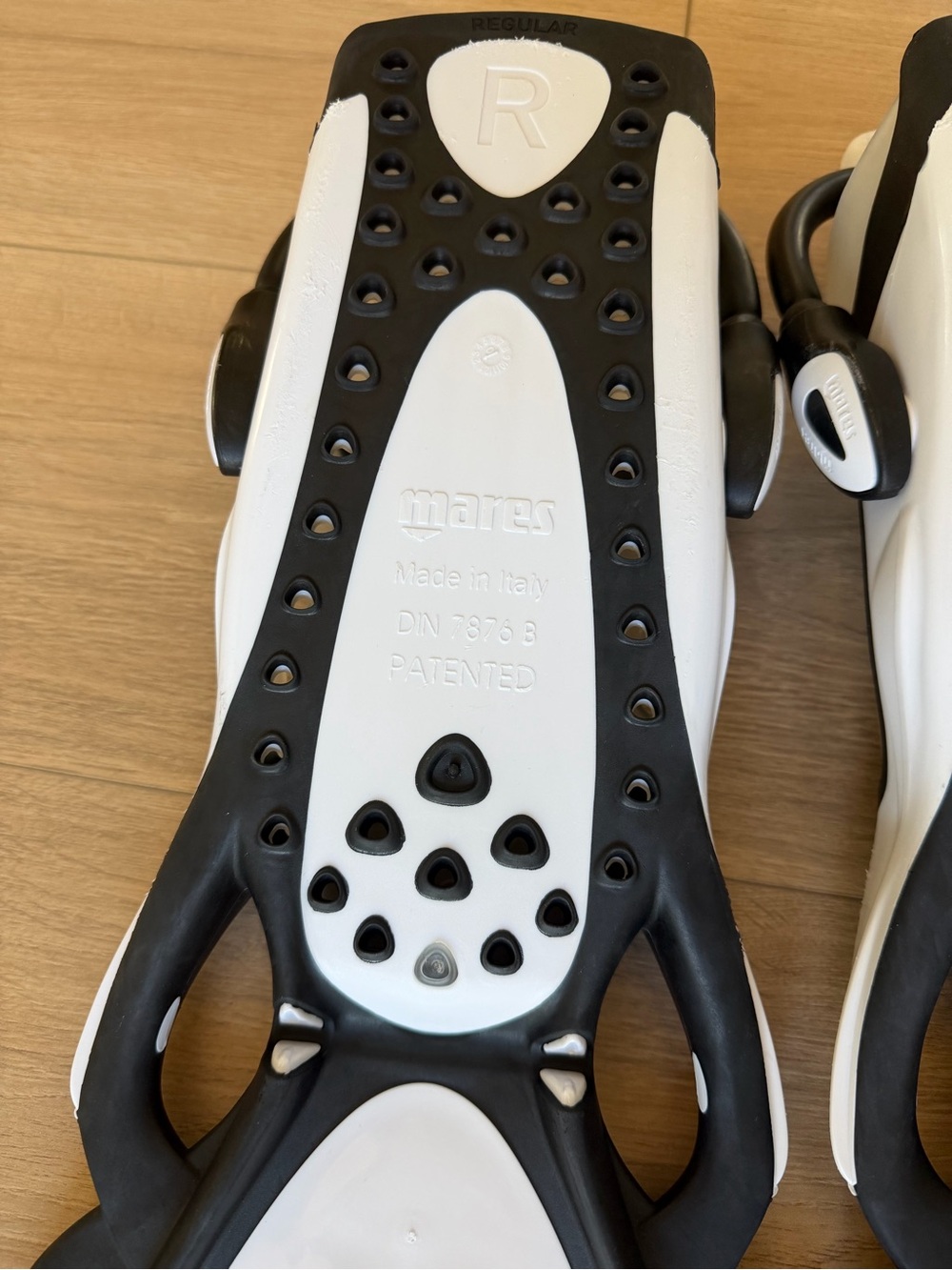 Mares Black & White Swim Fins - Adjustable Open-Heel Snorkel Fins - Picture 5 of 5